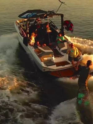 Golden hour wake surfing is 🤙🏼 @mr_ant12 doing his thing behind the Windermere Wake Surfing...